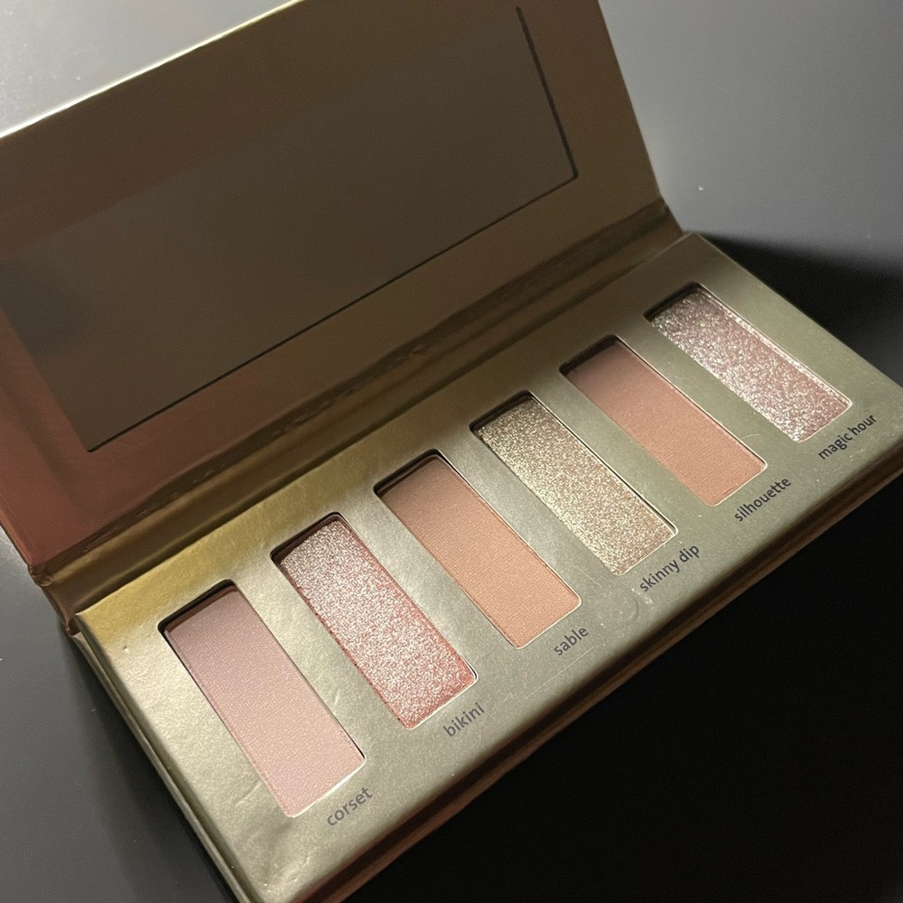 NIB Le Mini Dip Matte & Foil Eyeshadow Palette